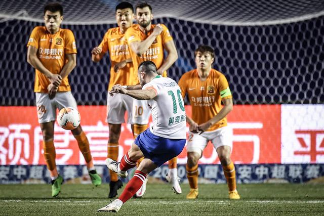 福克斯49分国王险胜爵士 独行侠胜马刺止4连败